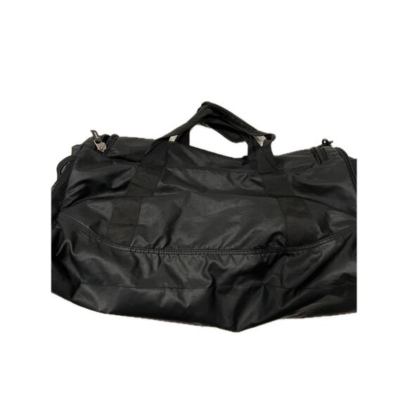 Nike Black Duffel Gym Bag, 22x10x10 - Picture 3 of 6